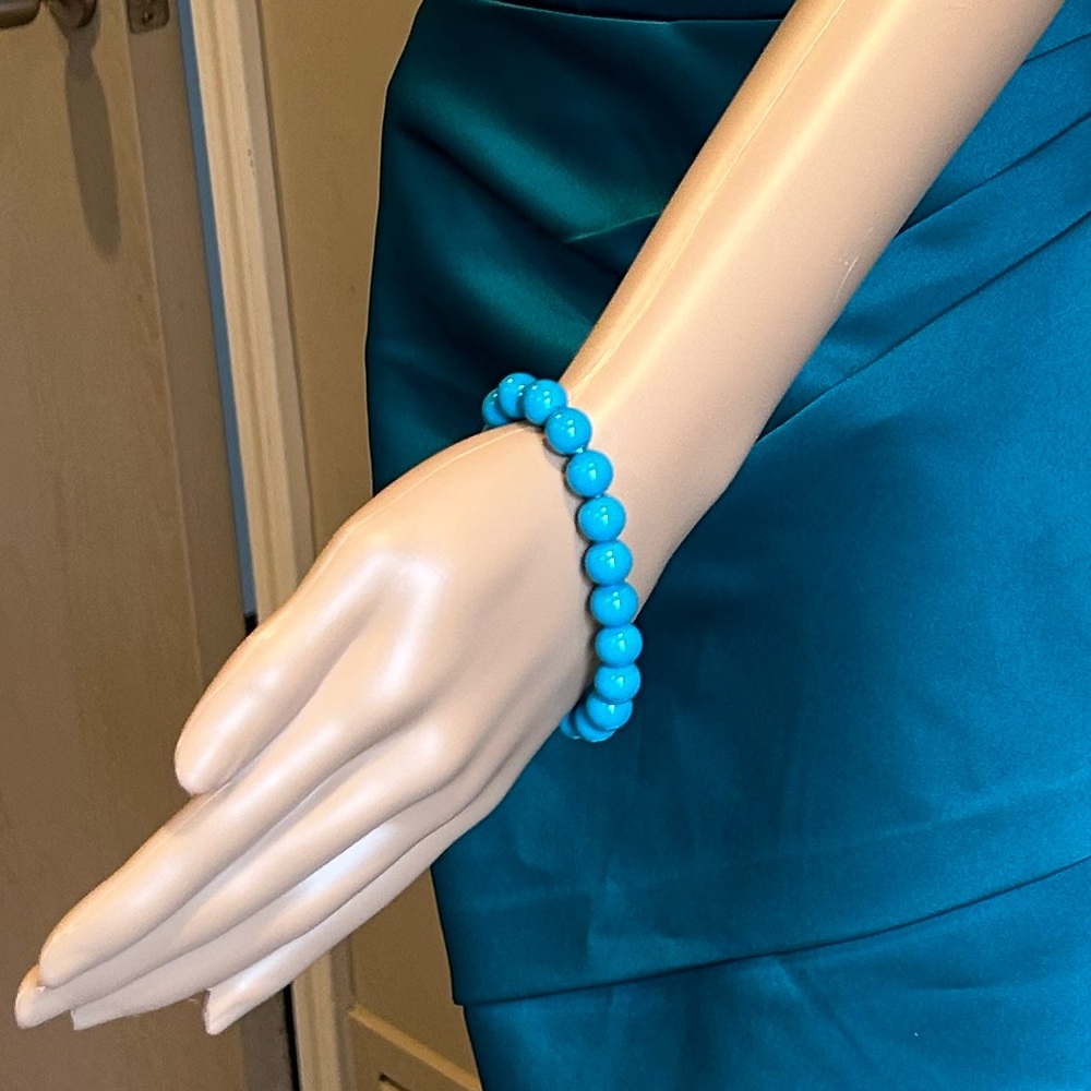 7” beaded turquoise bracelet. Matches other items shown but not included here.